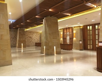 Business Building Lobby Seoul Korea July 스톡 사진(지금 편집) 1503945290