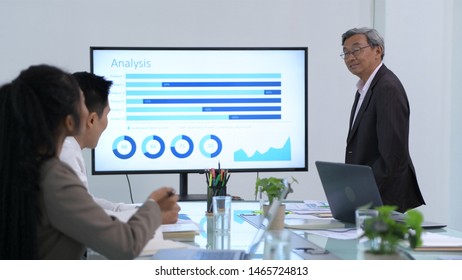 Business Concept Experts Introducing Business Knowledge Stock Photo