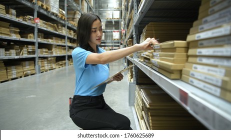 Business Concept. The Young Staff Are Checking The Goods In The Stock Room. 