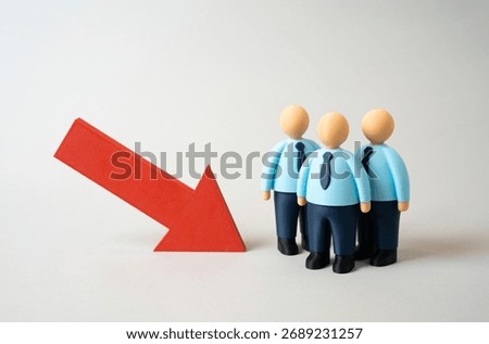 Business downsizing. A smaller candidate pool and low unemployment. Reduction in staff, restructuring, market stagnation, and HR efficiency. Analysis of workforce trends and employment strategies