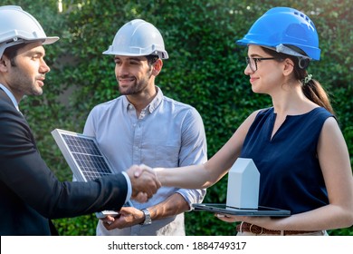 Business Engineers Meeting Innovative More Efficient Solar Panel Battery Concept Of Renewable Energy Working. Specialists Gathered For Outdoor Testing Photovoltaic Cells Module.