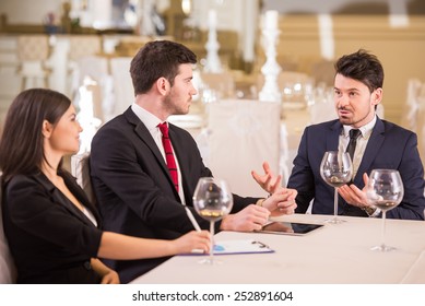 4,087 Team dinner meeting Images, Stock Photos & Vectors | Shutterstock