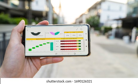 Business man analysis graph visualization on mobile for anywhere anytime 