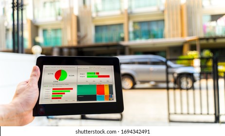 Business man analysis graph visualization on mobile for anywhere anytime