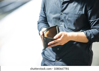 Business Man Showing Empty Wallet,salaryman Lifestyle