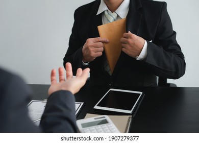 Business Men Pull Or Collect Illegal Money, Bribes In Brown Envelopes To Bribe His Partner In Illegal Business Practices, The Idea Of ​​giving And Receiving Illegal Bribes.