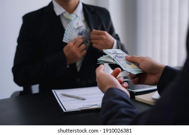 Business Men Pull Or Collect Illegal Money, Bribes In The Form Of Cash To Bribe His Partner In Illegal Business Practices, The Idea Of ​​giving And Receiving Illegal Bribes.