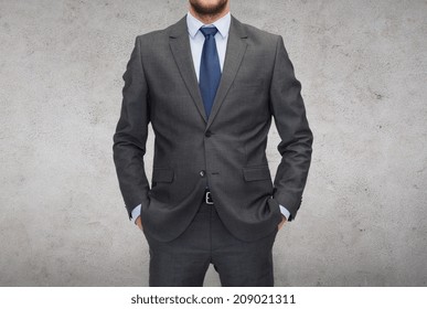 ビジネスとオフィスのコンセプト – スーツを着たハンサムなビジネスマン