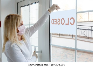 Business Office Or Store Shop Is Closed Bankrupt Business Due To The Effect Of Novel Coronavirus (COVID-19) Pandemic. Unidentified Person Wearing Mask Hanging Closed Sign In Background On Front Door.