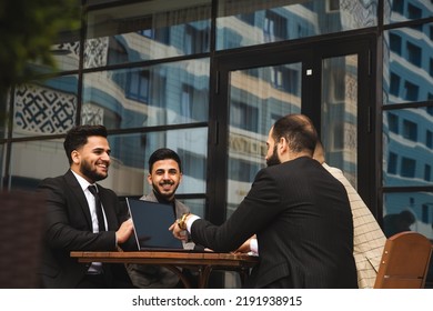 Business People Outdoors. Employee Meeting. Conversation And Interaction Of Partners. Workers Brainstorming