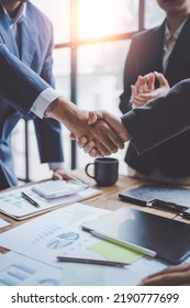 Business People Shake Hand To Confirm The Agreement In The Business Of Mutual Investment And Agree On A Unified Work Contract.