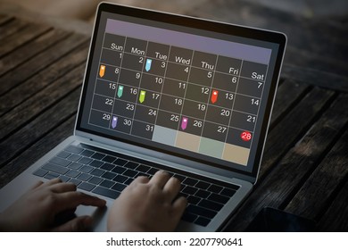 Business People Using Laptop With Appointment Reminder To Calendar And Organizer Agenda.Event Planners Use Timetables And Agendas To Arrange And Schedule Events. Taking Notes On His Virtual Calendar.