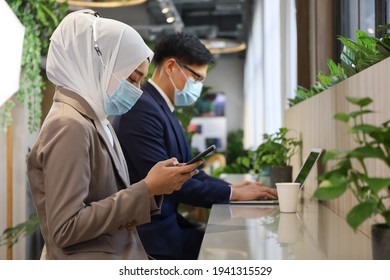 Business People Working And Talking Together, Young Businessman Discussing With Muslim Business Woman And Wear Face Mask As Covid-19 Pandemic Protection