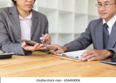 Business person present to professional investor working new start up project. Finance managers meeting and discussion about analysis data on charts and graphs showing the results. finance, accounting - Shutterstock ID 636404006
