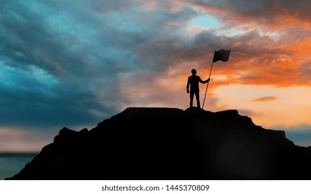 negocio, éxito, liderazgo, logros y concepto de la gente - silueta de hombre de negocios con bandera en la cima de la montaña sobre fondo de puesta de sol
