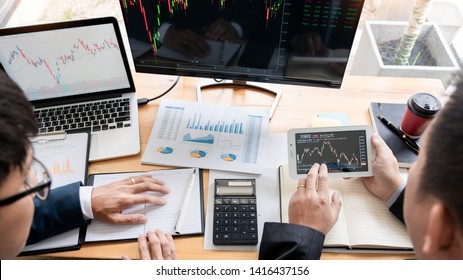 Business Team Investment Entrepreneur Trading discussing and analysis data the stock market charts and graphs negotiation and research budget, teamwork traders