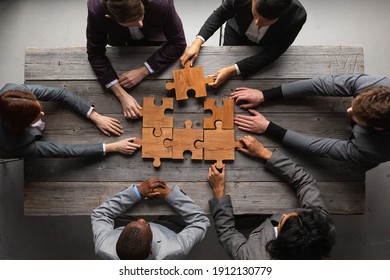 Business-Teamwork mit Puzzle-Abschluss-Projekt-Zusammenarbeit Einheit Konzept