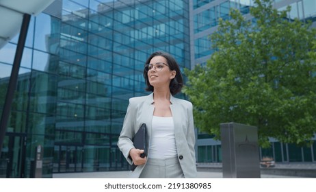 Business Woman Go To Working At Office Building District In Morning Rush Hour