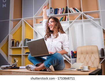 Business Woman Happy To End Quarantine And Return To Office