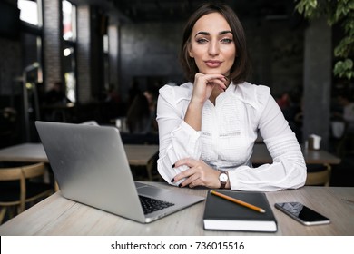 Business Woman Laptop Stock Photo 736015516 | Shutterstock