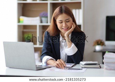 Business woman at office desk analyzing financial data and planning investment investments.