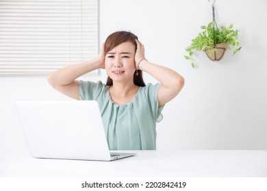 Business Woman Who Is Too Noisy To Concentrate