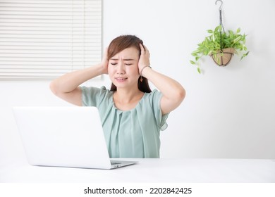 Business Woman Who Is Too Noisy To Concentrate