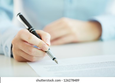 Business Worker Signing The Contract To Conclude A Deal