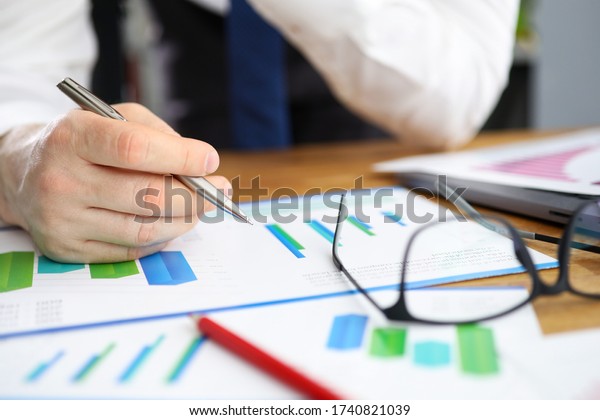 Businessman\
considers financial report corrections. Indicators in context\
existing advertising campaigns. Data from different sources on one\
screen. Setting specific goals and\
objectives