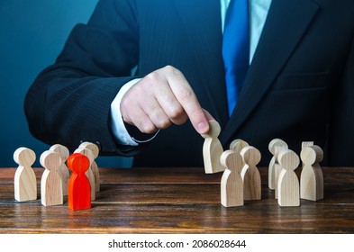 The businessman gathers a team of candidates. Staff and Human Resource Management. Team building. Employment. Personnel selection. Staffing, recruiting and training workers. Appointment to posts - Shutterstock ID 2086028644