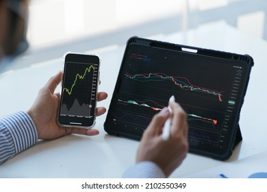 Businessman Investment Entrepreneur Trading discussion and analysis graph stock market trading,stock chart concept. - Shutterstock ID 2102550349