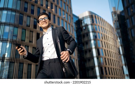 4,382 Suit man telephone walking Images, Stock Photos & Vectors ...