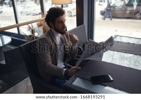 businessman spending tme on reading news, information, close up side view photo. mass media, relaxation, rest , daily life