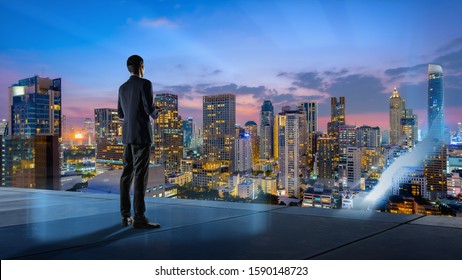 Businessman standing on  roof top,The readiness of leaders,vision and Targeting the business concept.