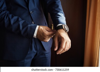 410,486 Man with watch Images, Stock Photos & Vectors | Shutterstock