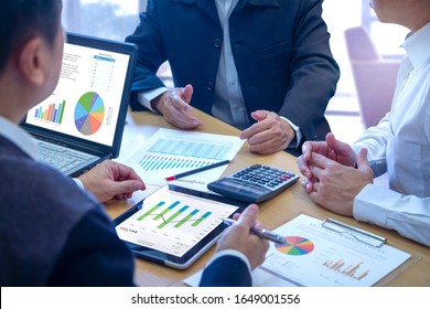 Businessmen Tab On Tablet Touch Screen To Deeply Reviewing A Diagram Or Chart And Financial Reports For A Return On Investment Or Investment Risk Analysis Or Business Performance.