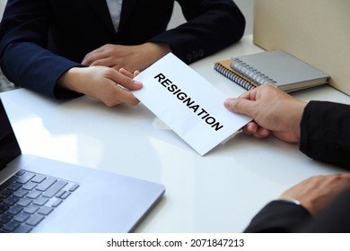 businesswoman hand sending a resignation letter to executive boss. letter of resignation, Quitting a job, The big quit.The great Resignation.Resignation concept.