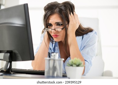 3,177 Sad in front of computer Images, Stock Photos & Vectors ...