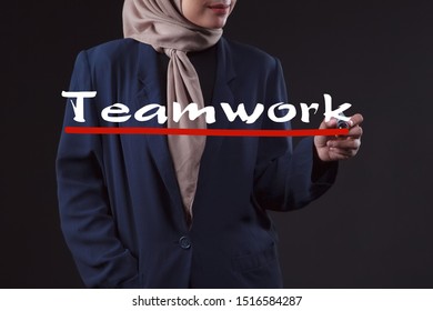 Businesswoman writing "Teamwork",motivational business concept. - Shutterstock ID 1516584287