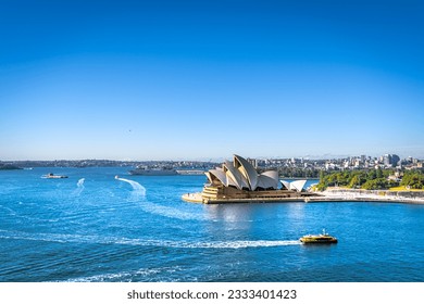 A busy morning around the Sydney Opera House,the transportation boat are cruising in front of the famous Sydney landmark