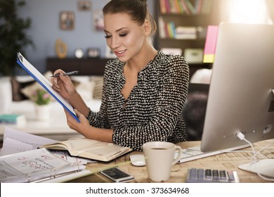 Busy woman doing some important notes