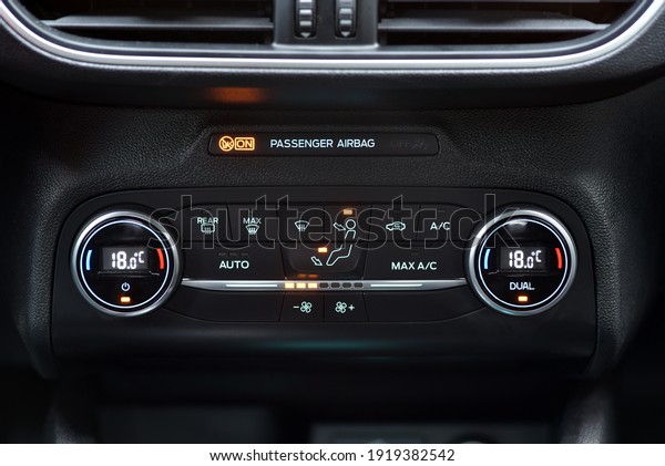Buttons to activate the air conditioning in the car\
and the temperature\
gauge