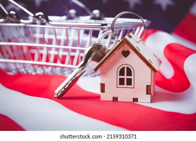 Buying Real Estate In The USA. American House Keys. Moving To New York. Flag And Keys Close-up. Renting An Apartment Abroad.