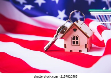 Buying Real Estate In The USA. American House Keys. Moving To New York. Flag And Keys Close-up. Renting An Apartment Abroad.