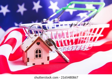 Buying Real Estate In The USA. American House Keys. Moving To New York. Flag And Keys Close-up. Renting An Apartment Abroad.