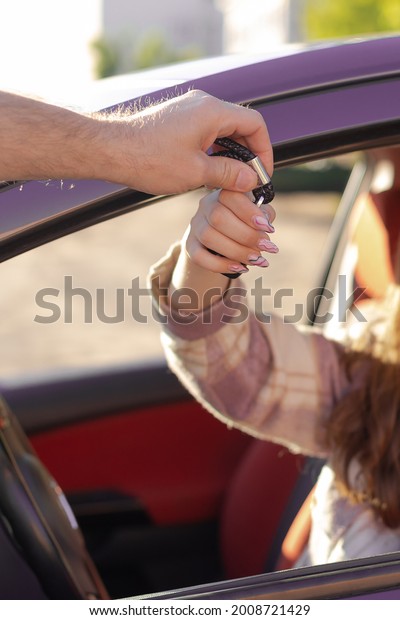 Buying and renting cars. Transfer of the car\
key in close-up.