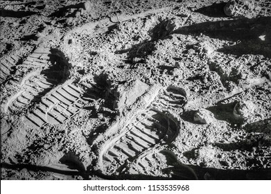 Buzz Aldrin's Footprint On The Moon. Astronaut's Boot Print On Lunar Moon Landing Mission. Moon Surface. Image Of The Moon Showing Landing Site Of Apollo 11. Elements Of This Image Furnished By NASA