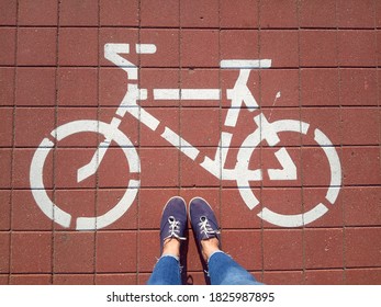 Bycicle City Road White Graphic Sign
