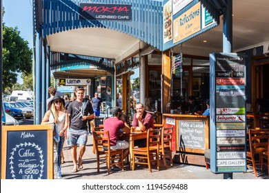 Byron Bay, Australia - 14th May 2015: People Walking Past And Sitting In Coffee Shop. The Town Is Popular With Young People.