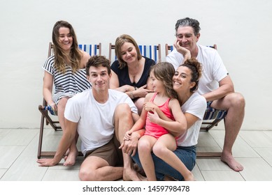 Byron Bay, Nsw / Australia - August 6 2018: Family Portrait Including Three Generations Taken In Byron Bay During A Vacation